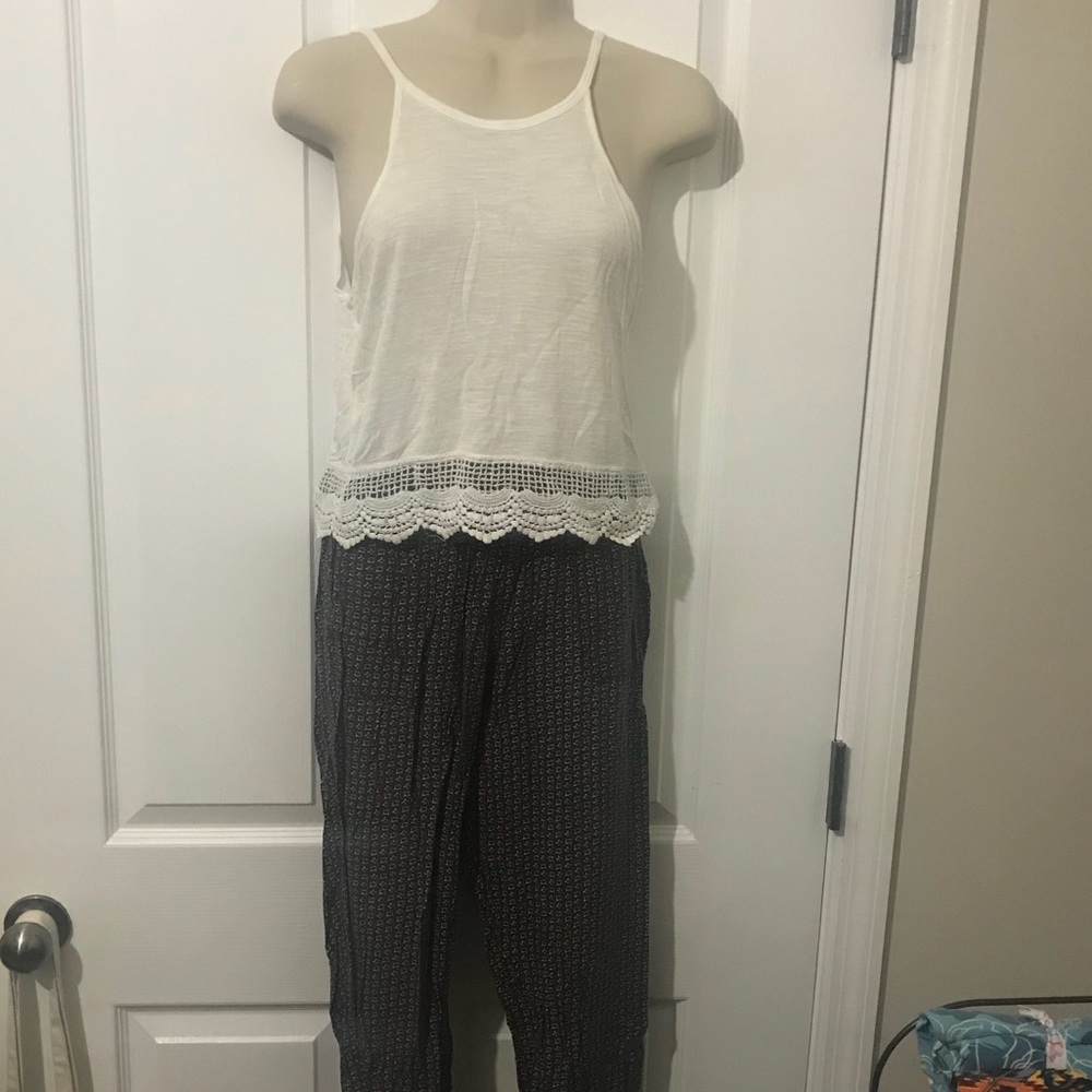 Tank top and jogger style pattern pants